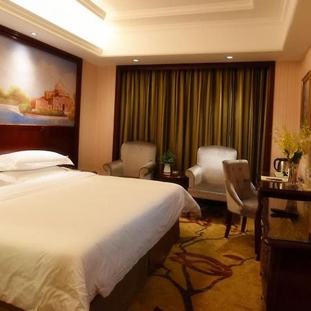 Vienna Hotel Loudi Chunyuan Pedestrian Street ภายนอก รูปภาพ