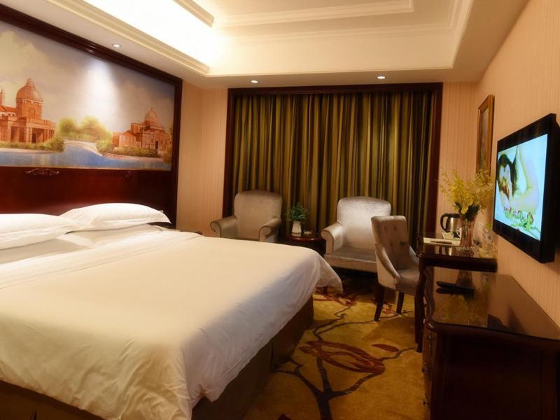 Vienna Hotel Loudi Chunyuan Pedestrian Street ภายนอก รูปภาพ