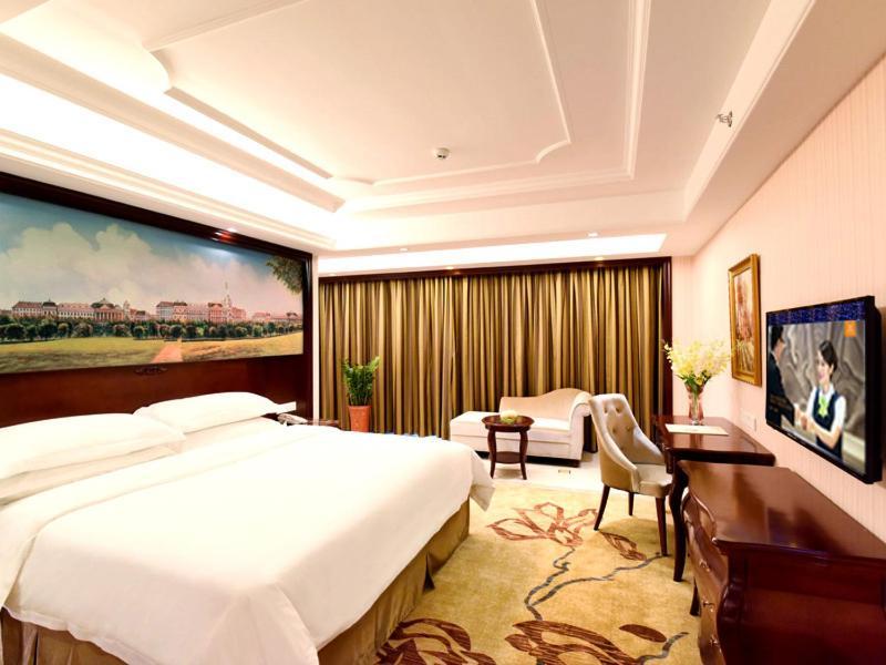 Vienna Hotel Loudi Chunyuan Pedestrian Street ภายนอก รูปภาพ