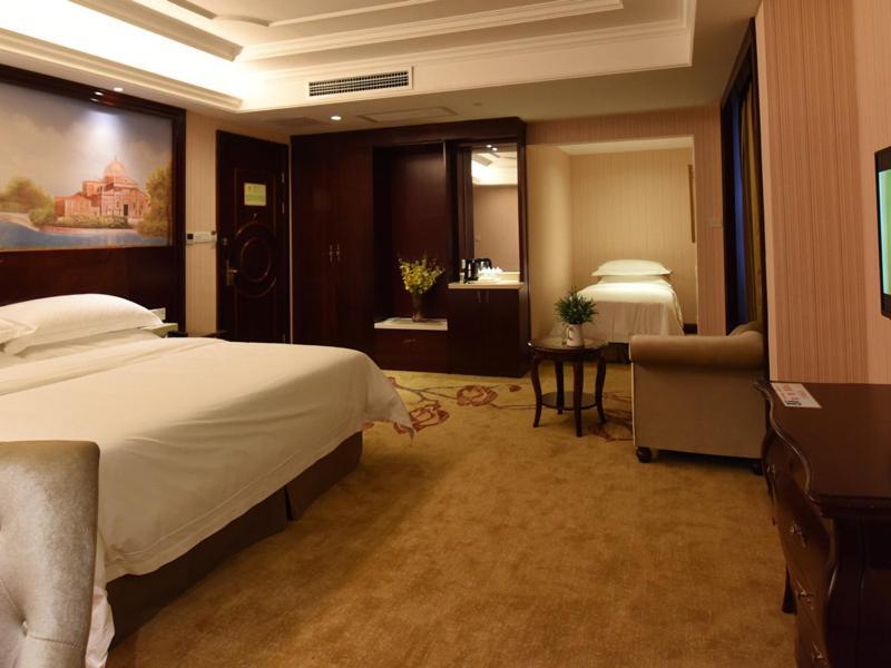 Vienna Hotel Loudi Chunyuan Pedestrian Street ภายนอก รูปภาพ