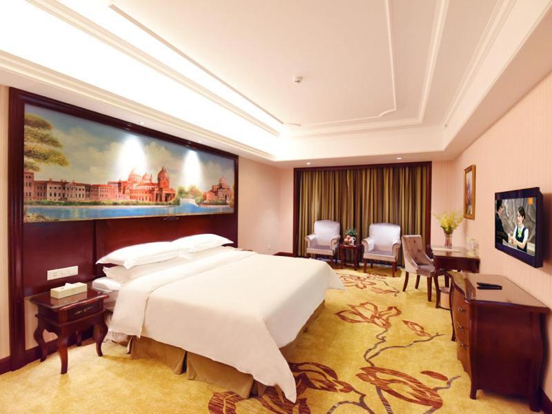 Vienna Hotel Loudi Chunyuan Pedestrian Street ภายนอก รูปภาพ