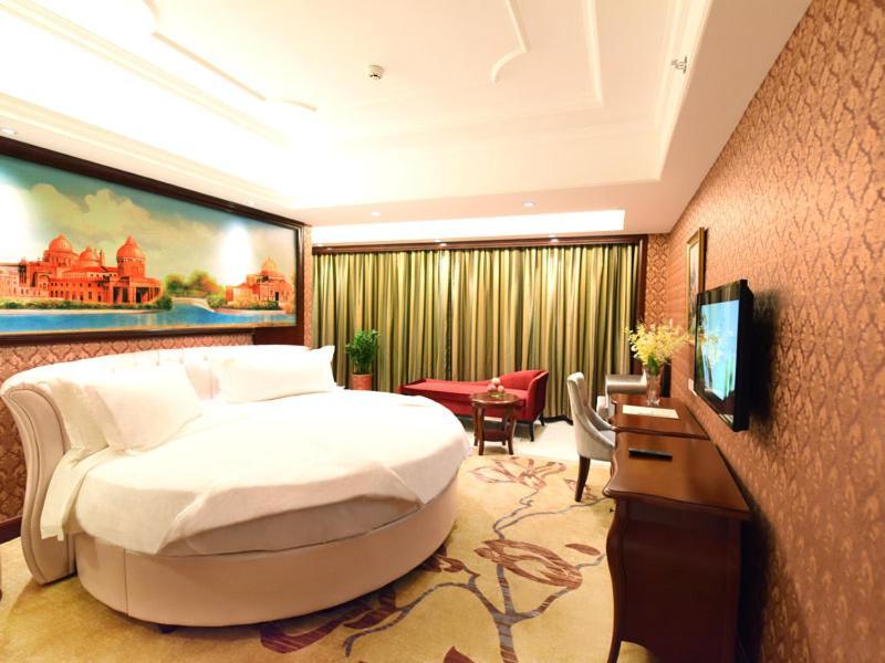 Vienna Hotel Loudi Chunyuan Pedestrian Street ภายนอก รูปภาพ