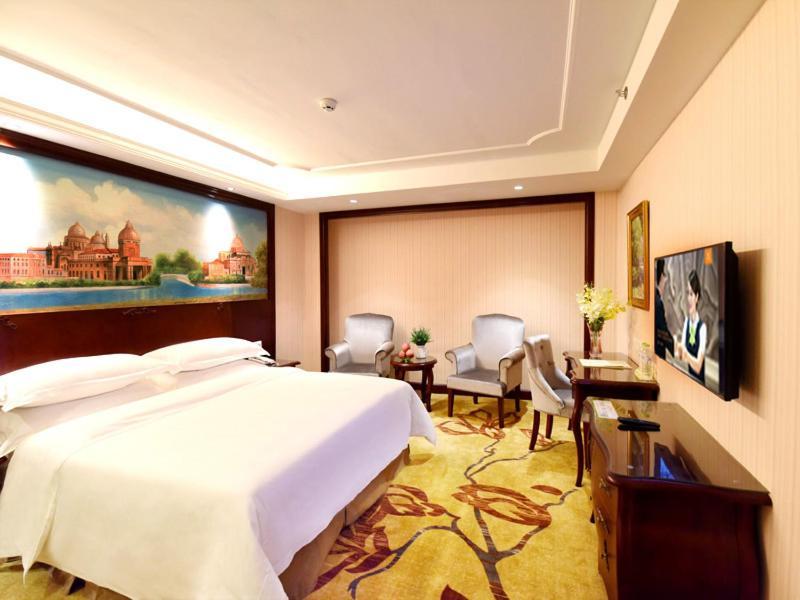 Vienna Hotel Loudi Chunyuan Pedestrian Street ภายนอก รูปภาพ